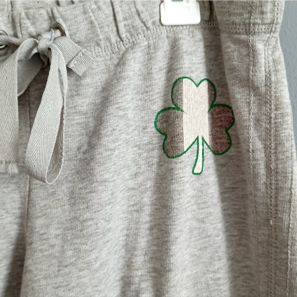St. Patrick's "LOVE" sweatpants - Picture 2 of 5